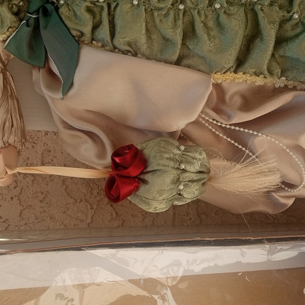 Victorian Porcelain Doll w Box 17" Midwestern Home Products - Picture 12 of 15